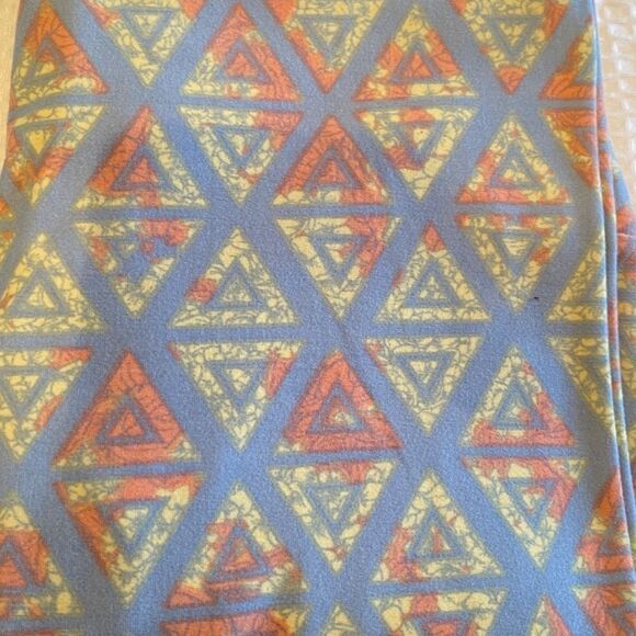 1239 LuLaRoe Leggings Size OS Lavender Cream Triangle Print New - Picture 2 of 5